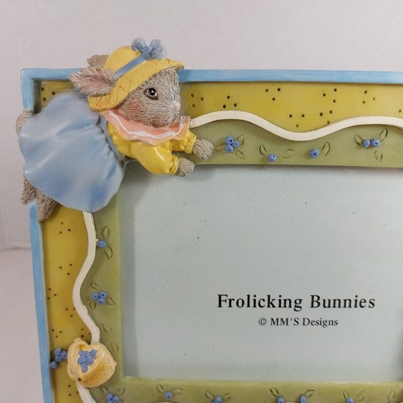 NWOT Frolicking Bunnies Resin/ Acrylic 3D Picture Frame For 4"x6" Picture - Picture 3 of 7